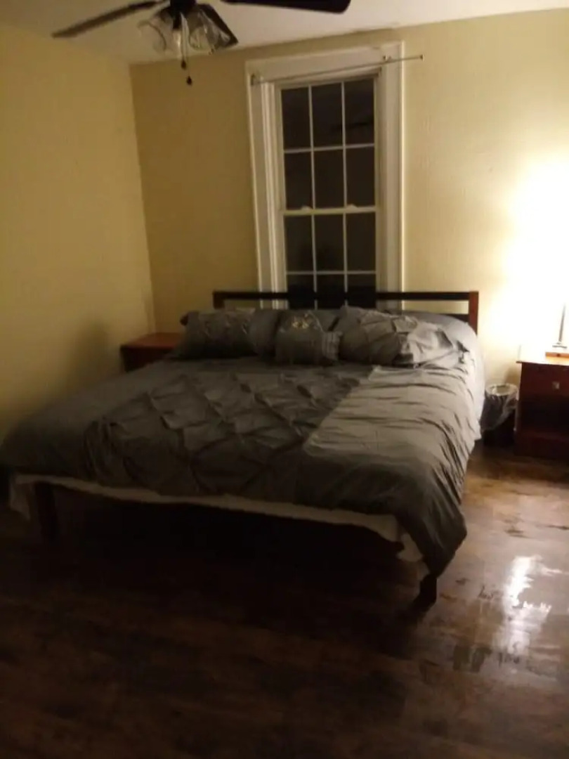 King and 2 Queens 55 Smart tv