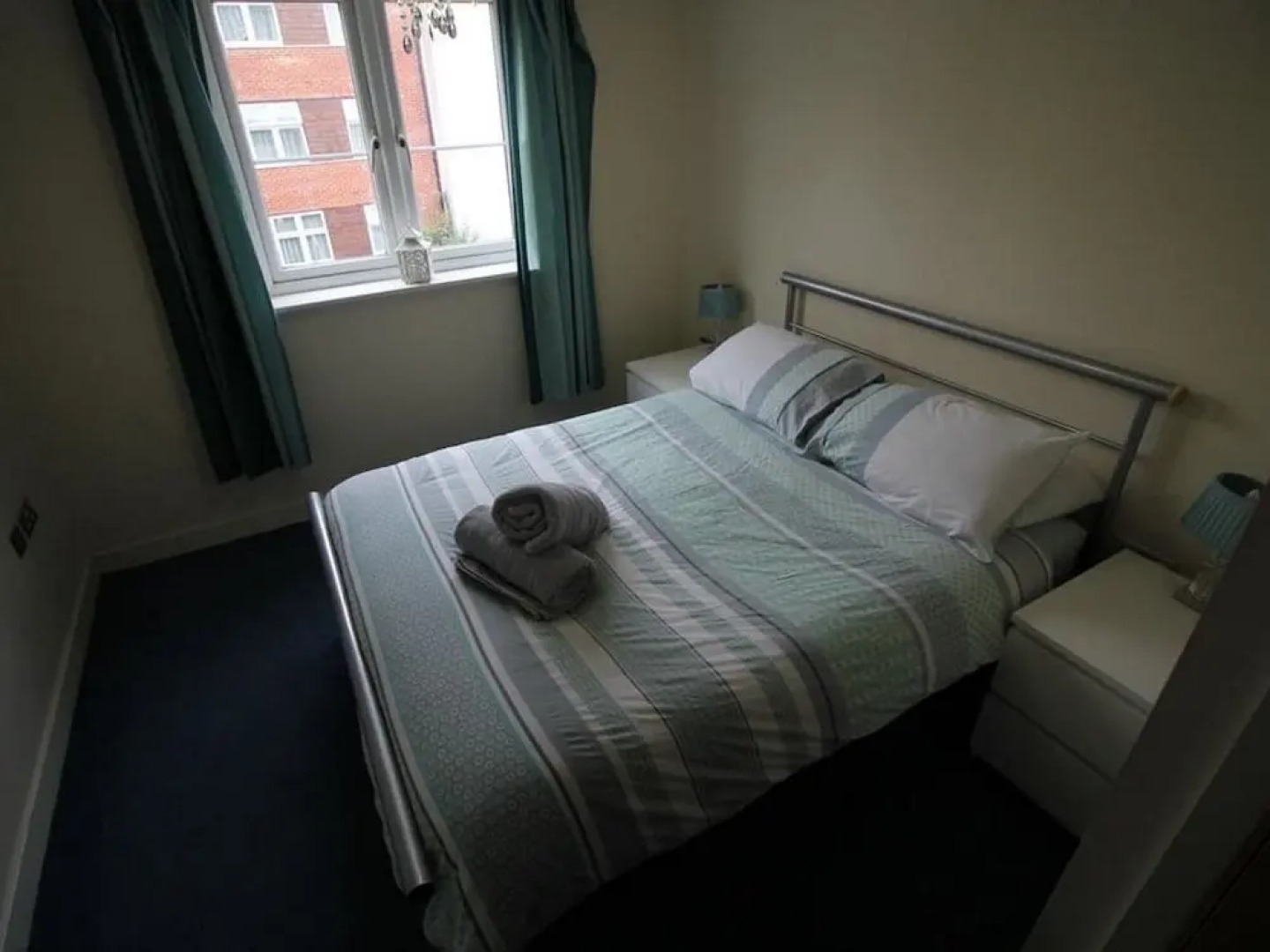 High Street 3 Bedroom House Near Cardiff by Cardiff Holiday Homes