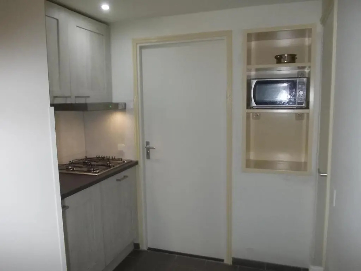 Apartment + Studios Insulinde