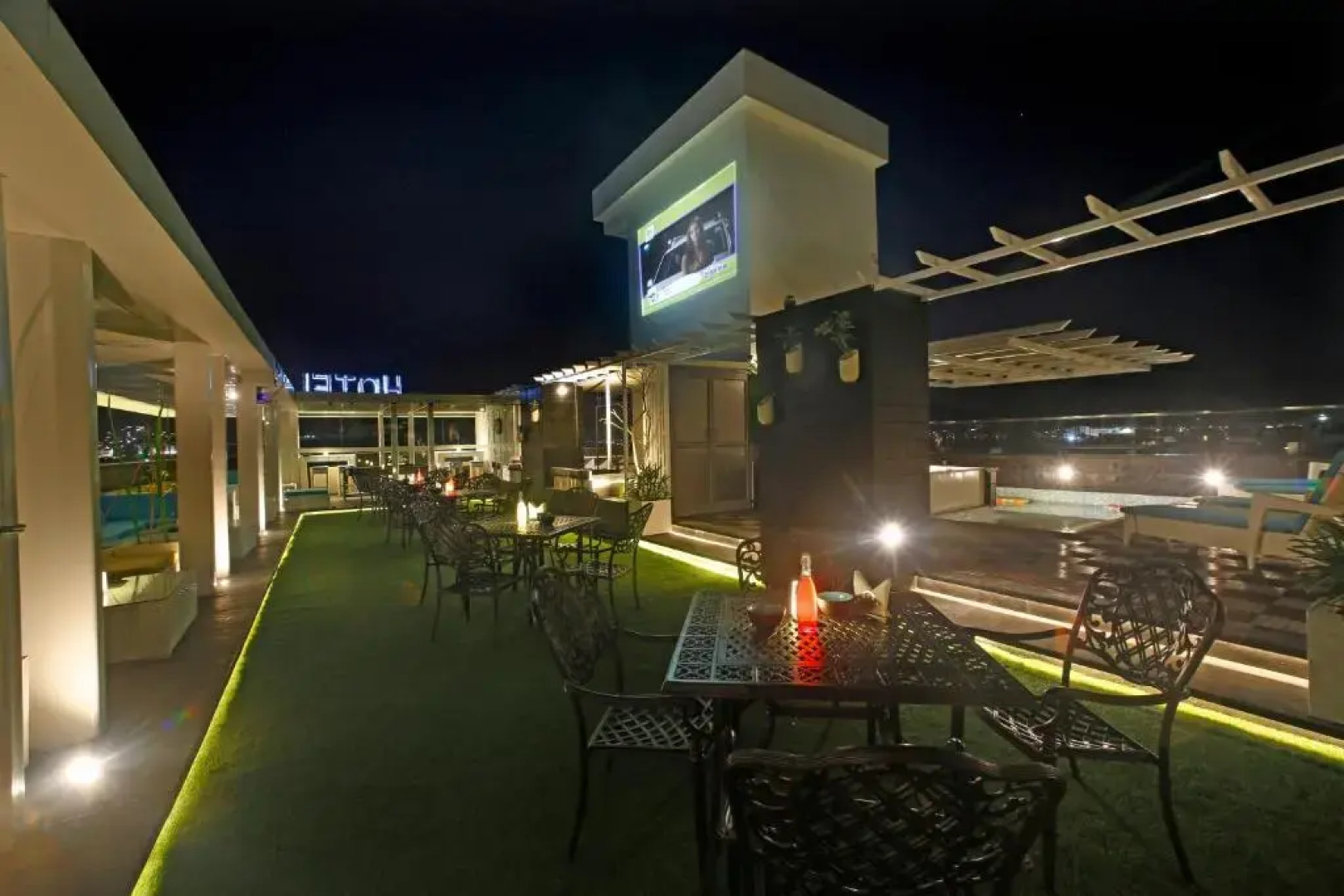 Xenious LN Courtyard Hotel