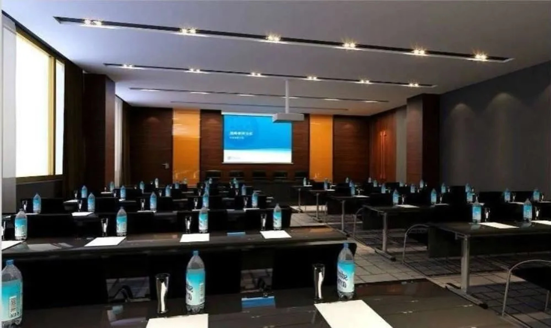 Dongfang Xuanyi Holiday Hotel