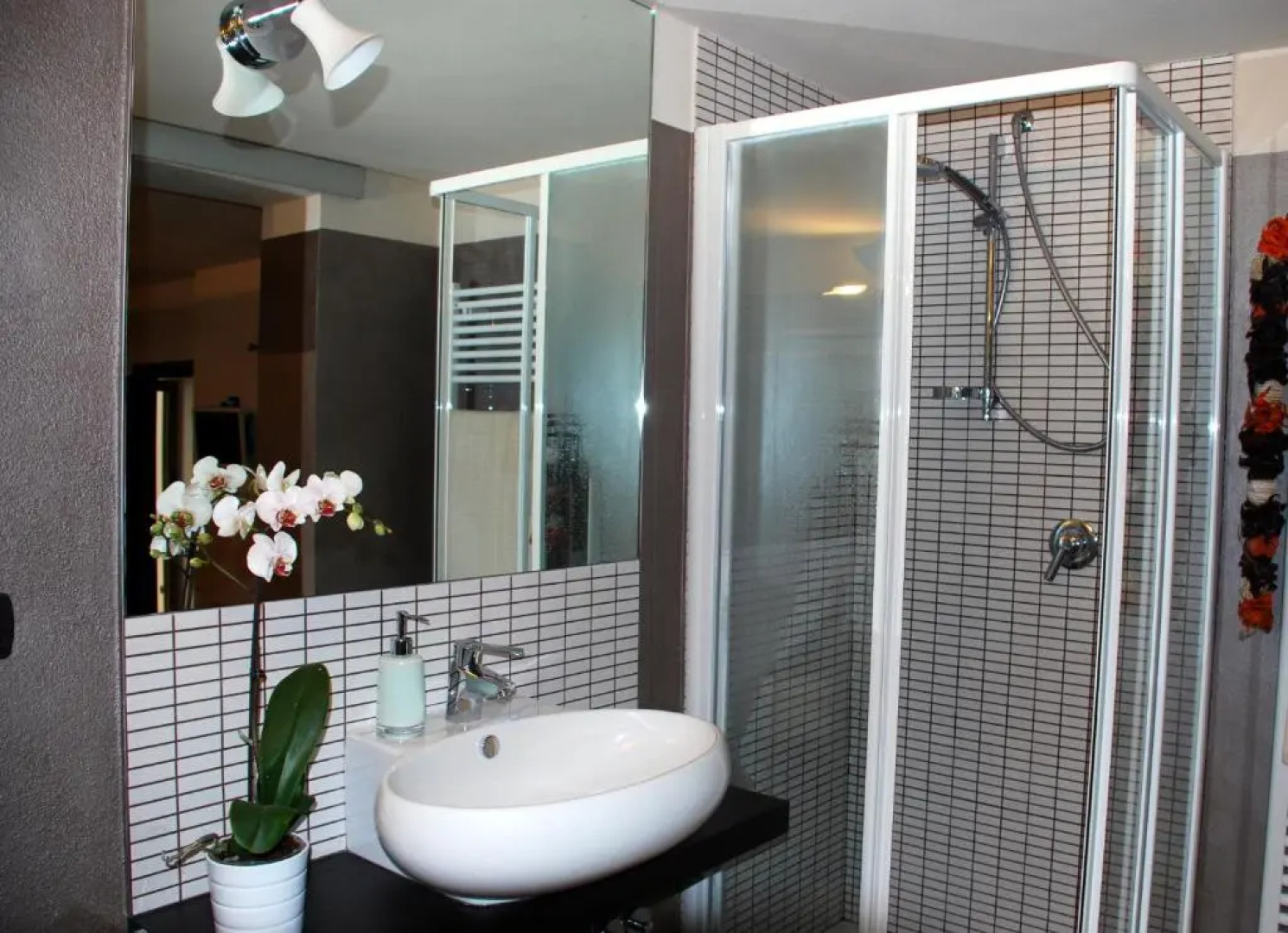 Villa Luna Stunning Modern Villa Shared Infinity Pool, Big garden, Fantastic lake view,AC,