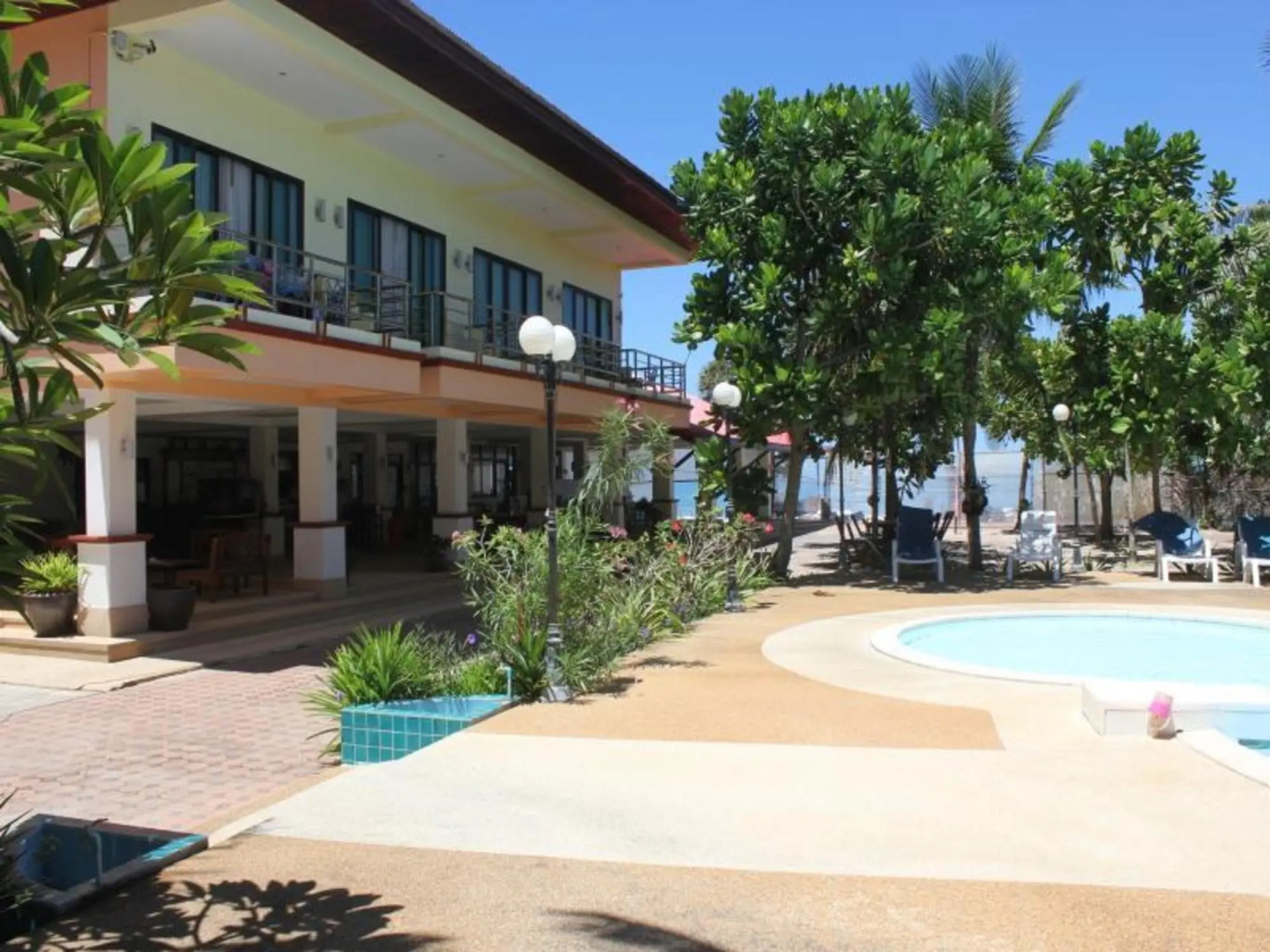 D.R. Lanta Bay Resort