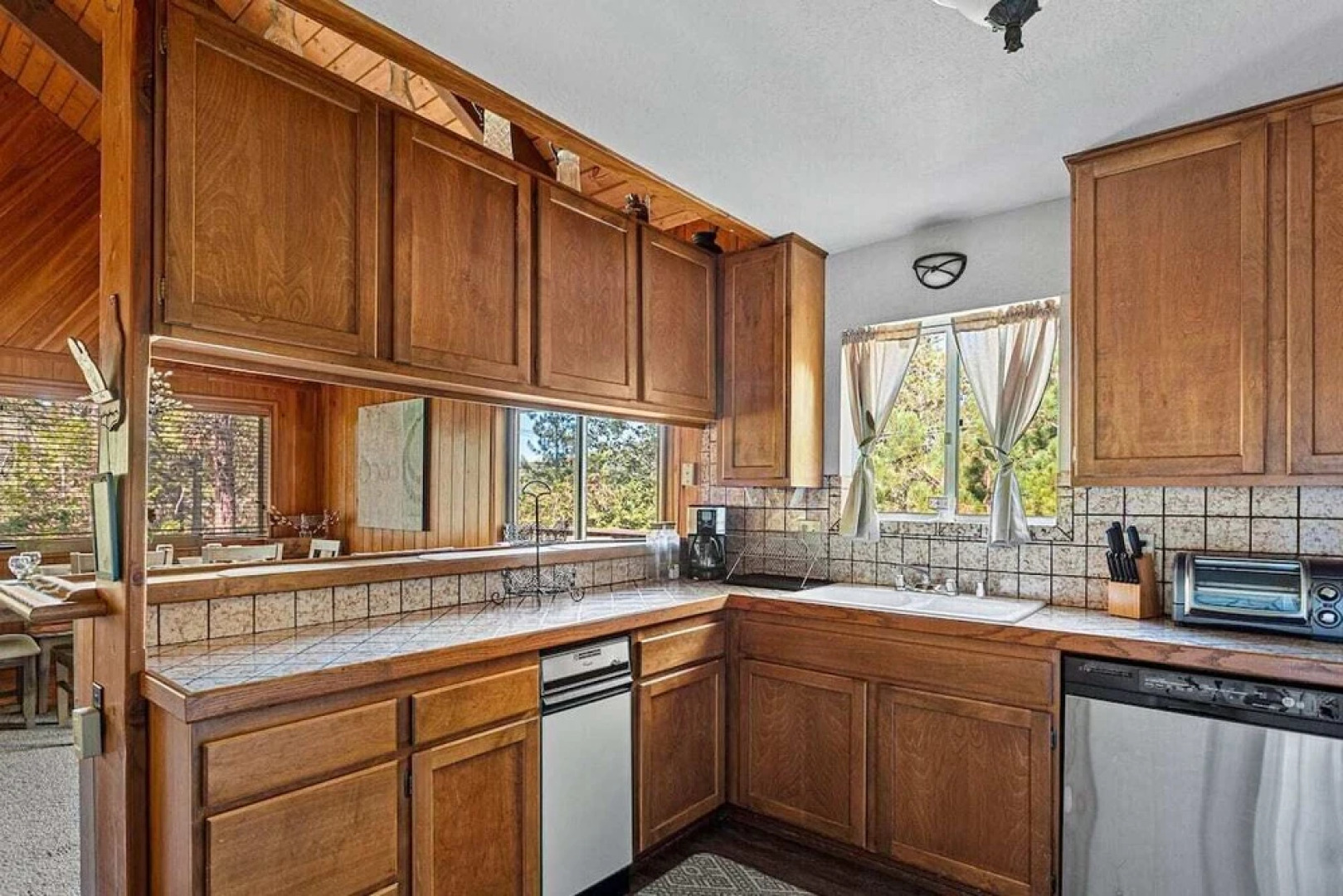 Pioneer Ridge by AvantStay Charming Hide Out Nestled In The Forest With BBQ