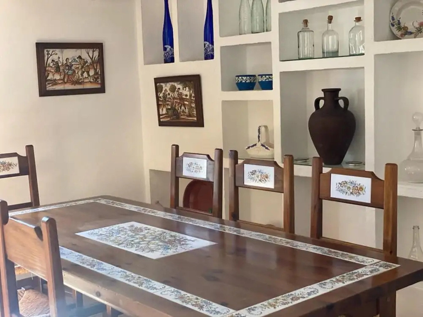 Spacious Holiday Home With Private Garden