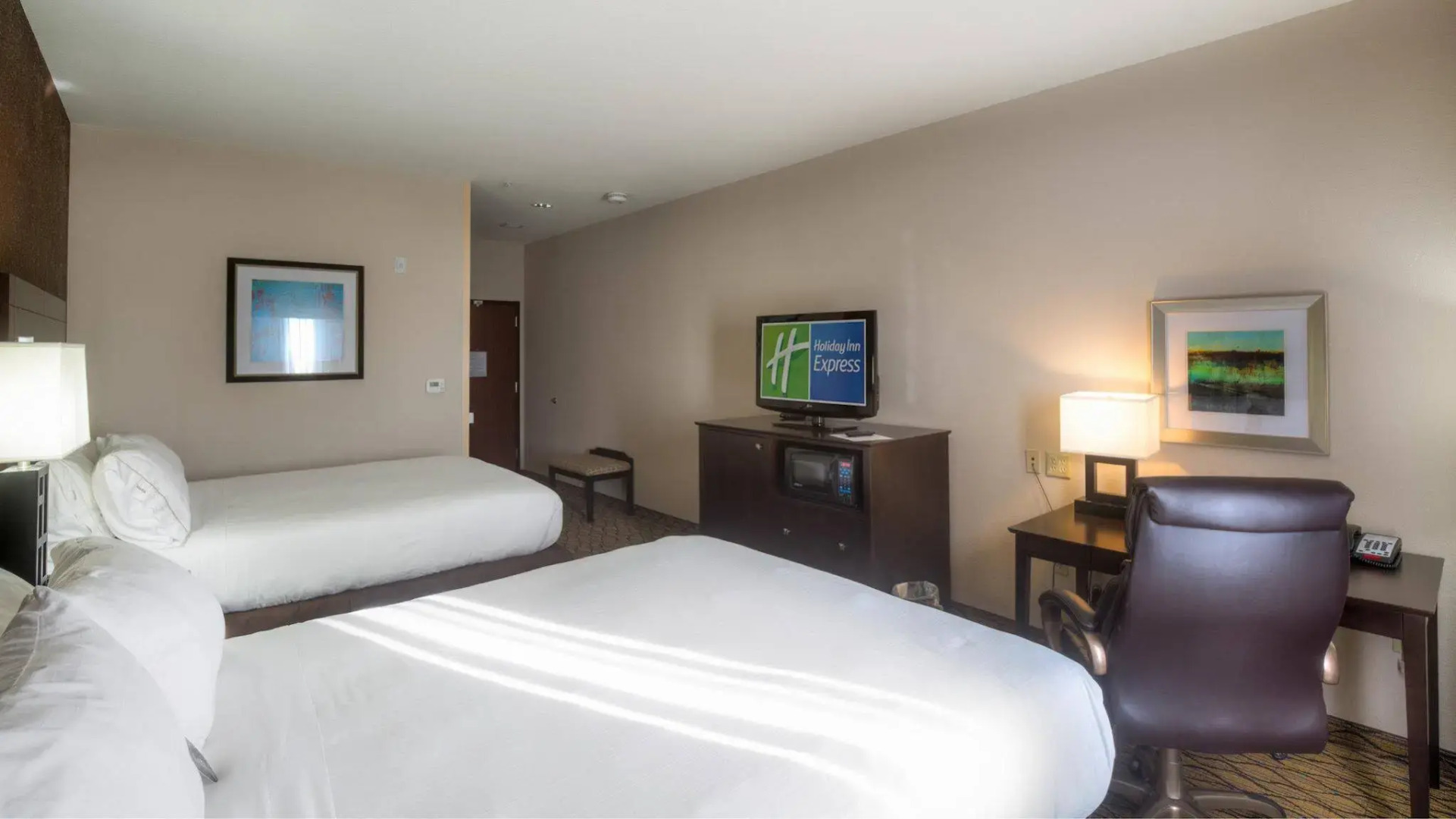 Holiday Inn Express & Suites Elk City