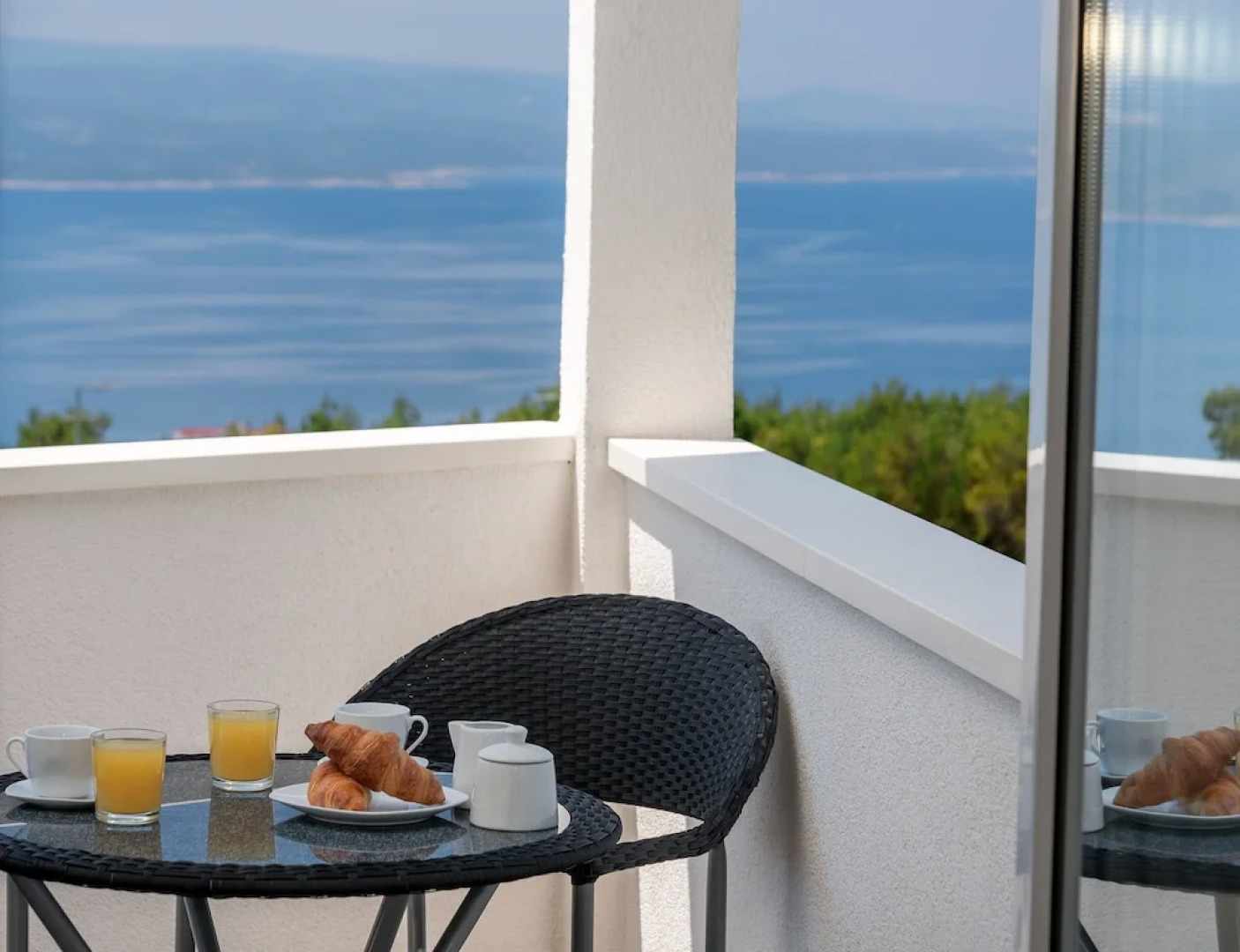 Sunny Sky apartments beneath Biokovo