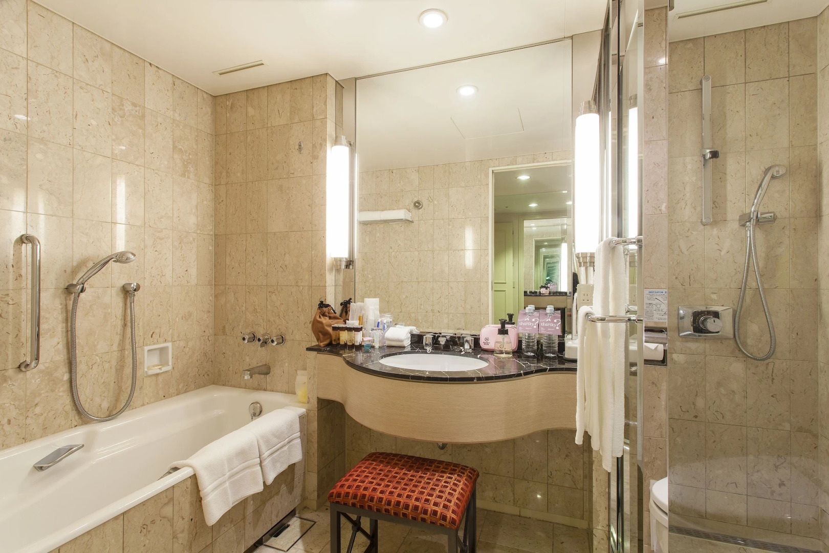 Kobe Bay Sheraton Hotel & Towers