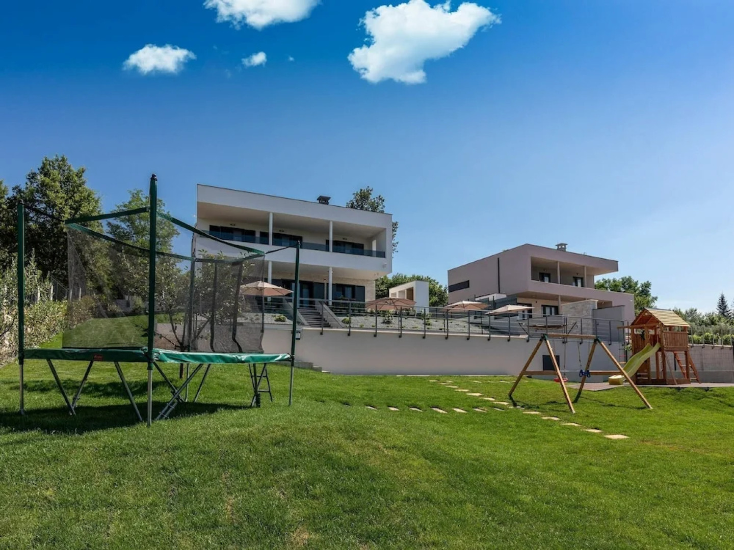 Villa With Swimming Pool, Play Area, Volleyball Court, Table Football, 8 km From Labin