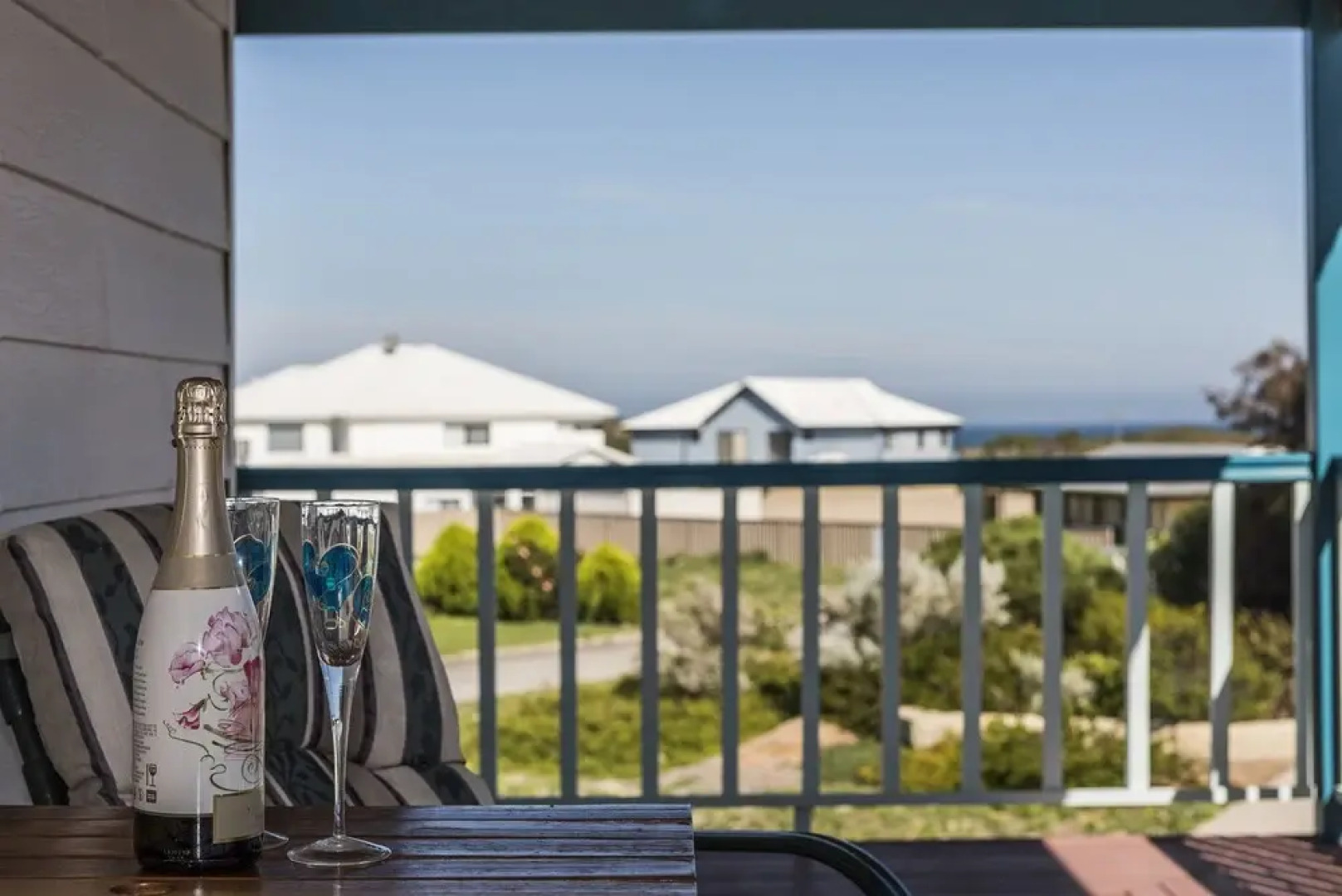 The Outlook - All the Comforts of Home Pet Friendly