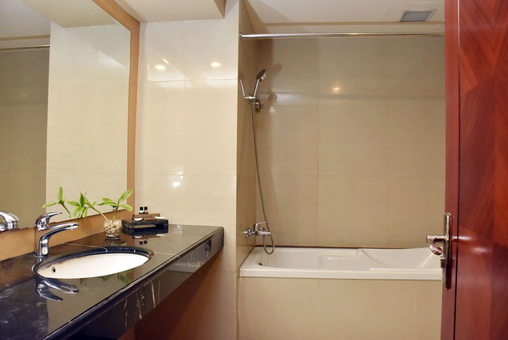 Rocky Plaza Hotel Padang