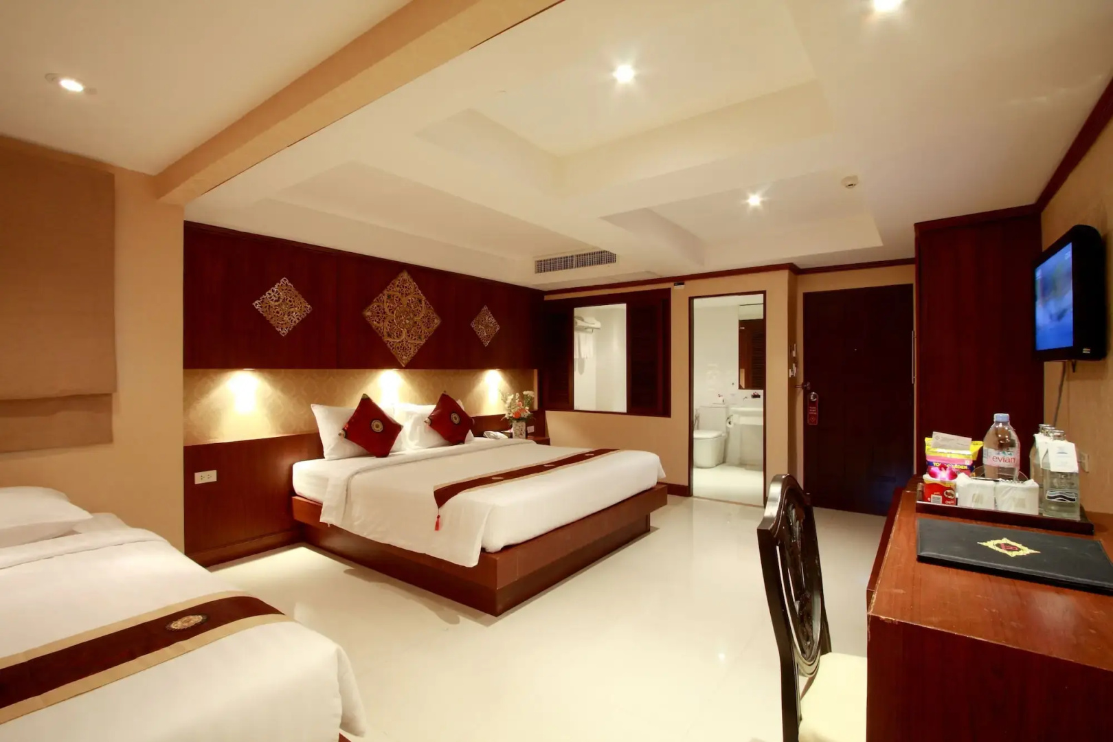 Отель Rayaburi Hotel Patong