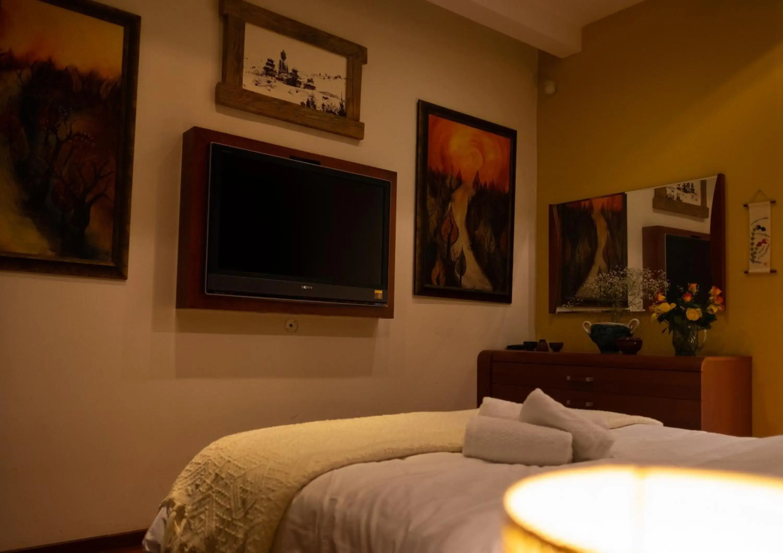 Valletta Collection - Merchant Str Apartment with large yard