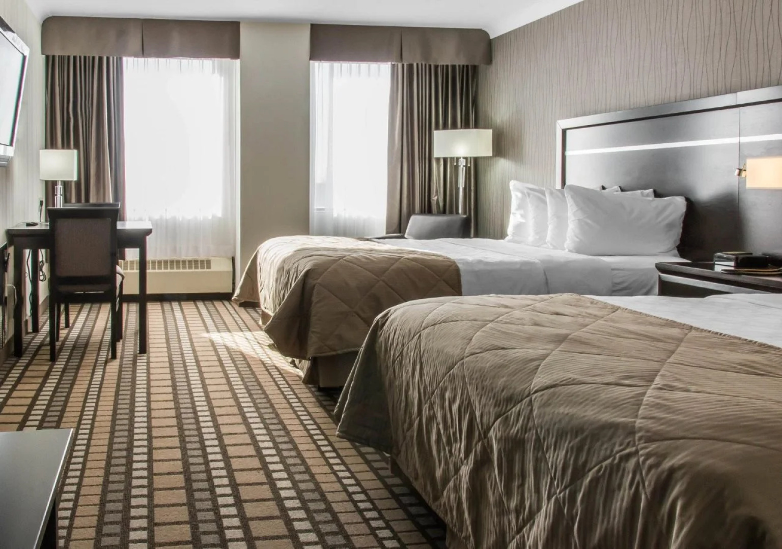 Clarion Hotel & Suites