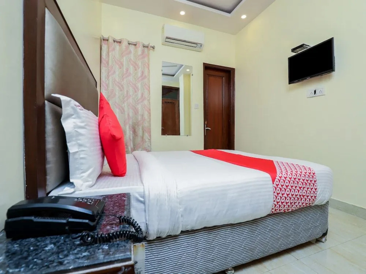 OYO 29389 Delhi Empire