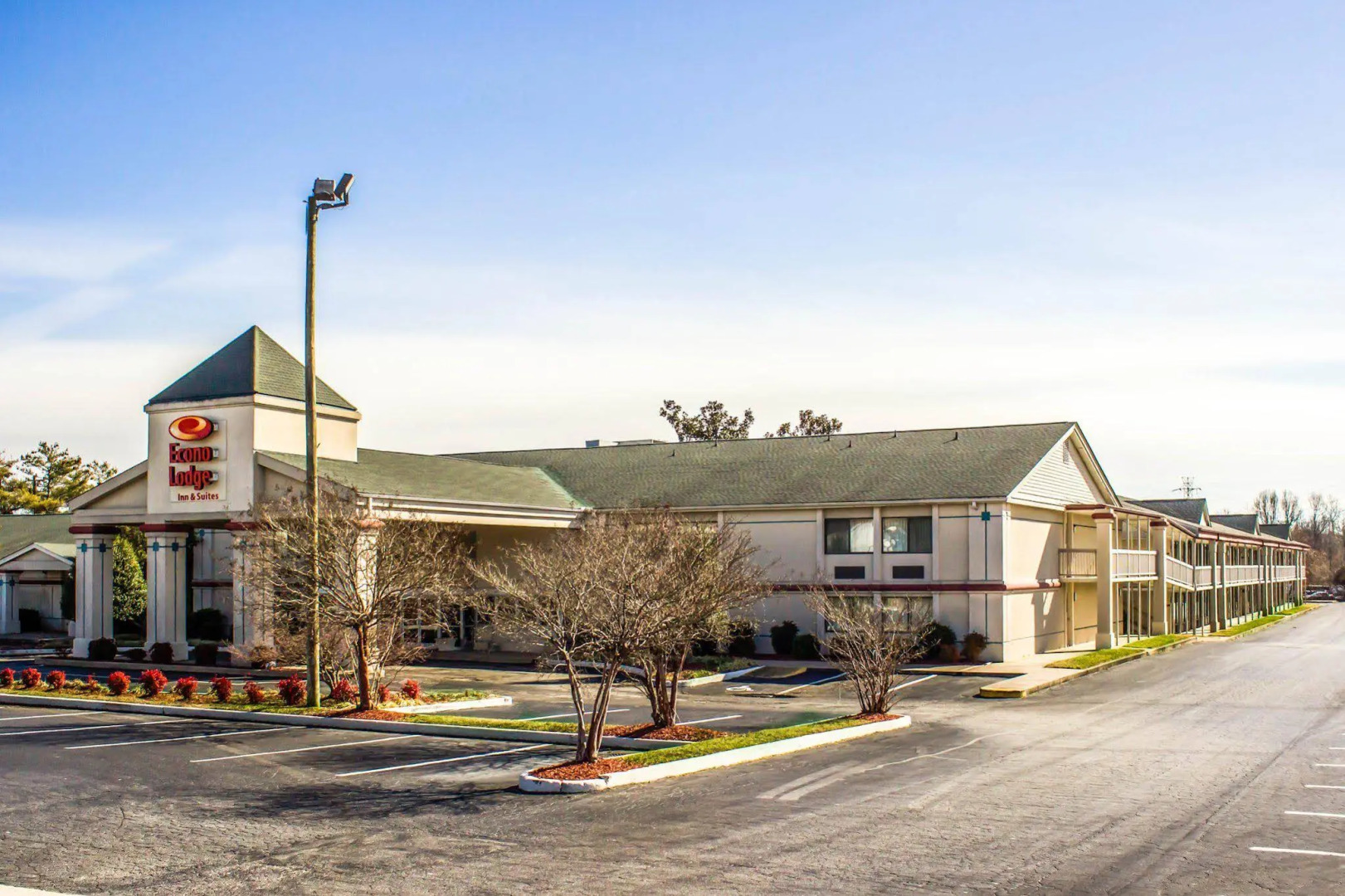 Econo Lodge & Suites