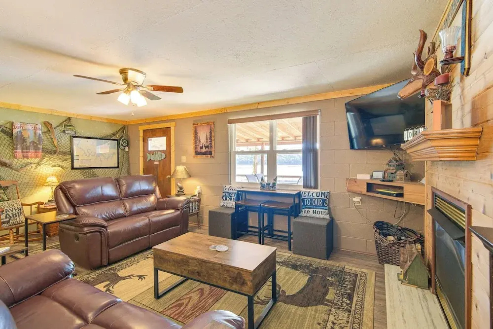 Waterfront Bull Shoals Lake Cabin w/ Deck + Views!