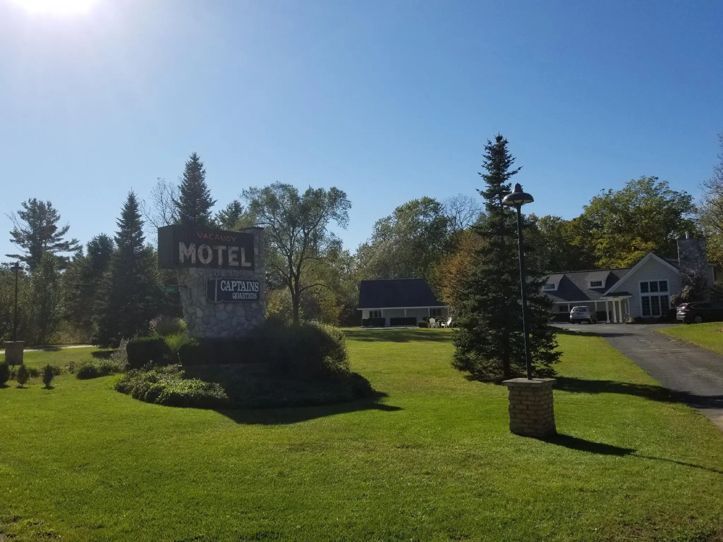 Captain's Quarters Motel