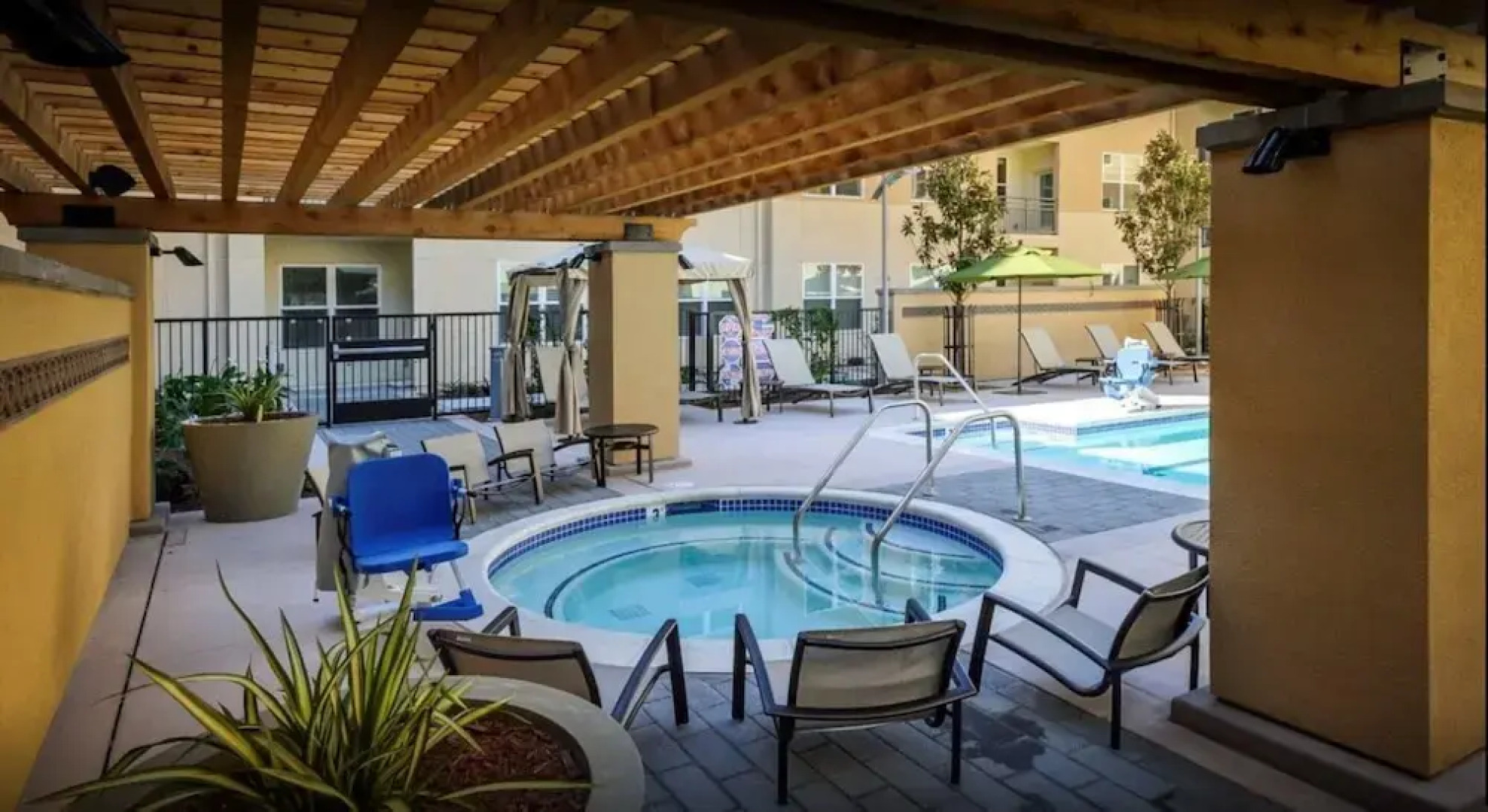 Global Luxury Suites Foster City