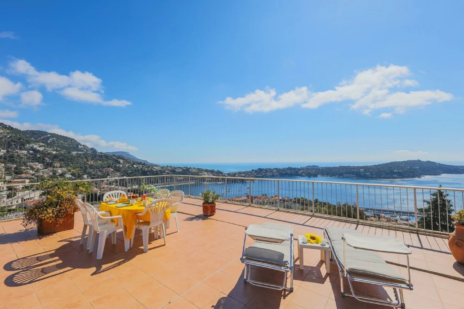 Le California AP1008