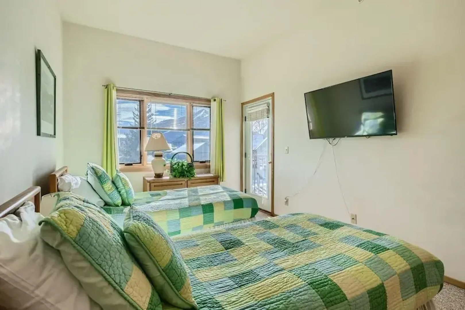 Lake Forest  201f 2 Bedroom Condo by RedAwning