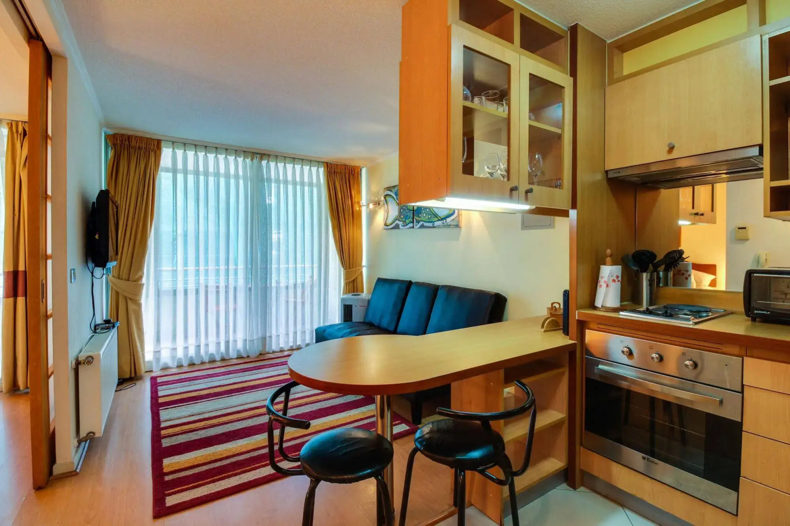 Urban Getaway Near the Sea