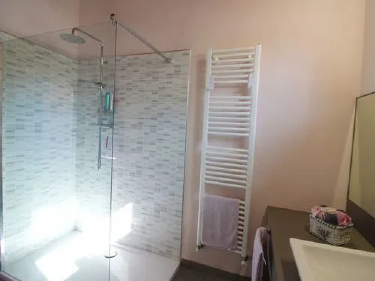 Stunning Private Villa for 4 Guests With Wifi, Private Pool, TV, Veranda, Pets Allowed and Parking