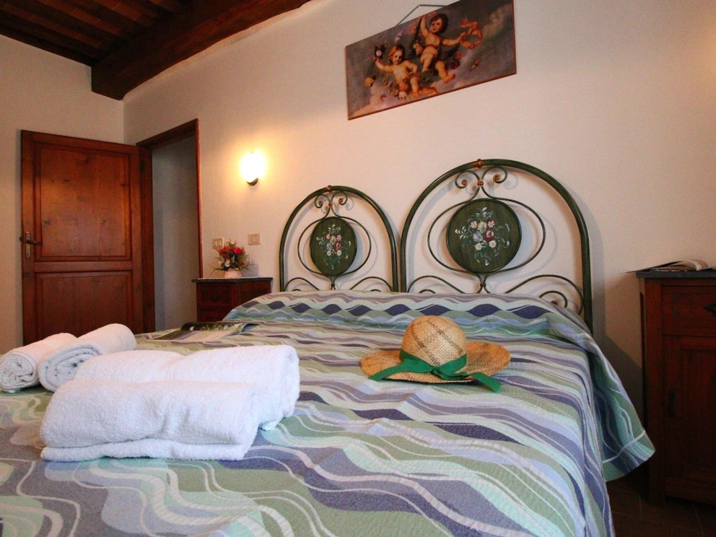 Farmhouse on a hill in the breathtaking Tuscan countryside