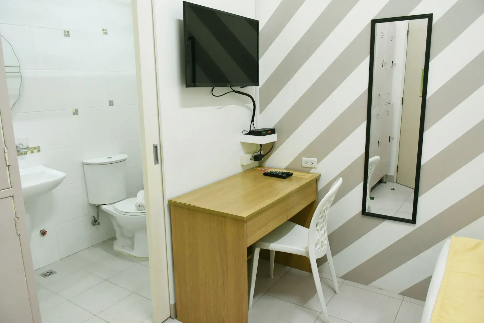 Alicia Tower Residences - Adult Only - Hostel