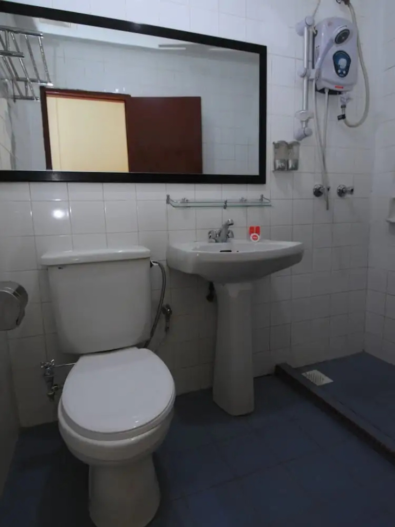 OYO 89627 Hotel Sarina