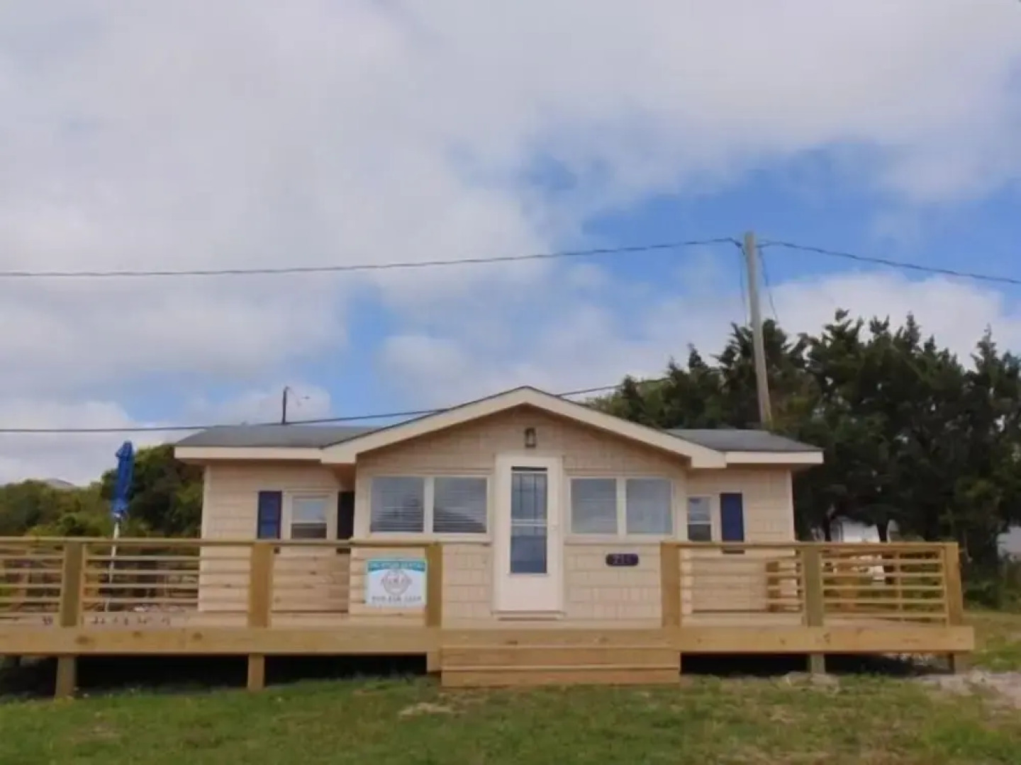 Seachelle - Fully Renovated Luxury Beach Cottage! Pet Friendly! 1 Bedroom Cottage by Redawning
