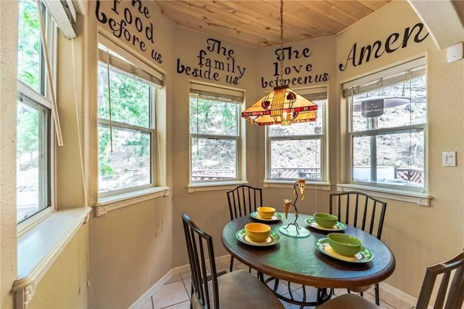 Little Creek Retreat - Four Bedroom Cabin with Hot Tub