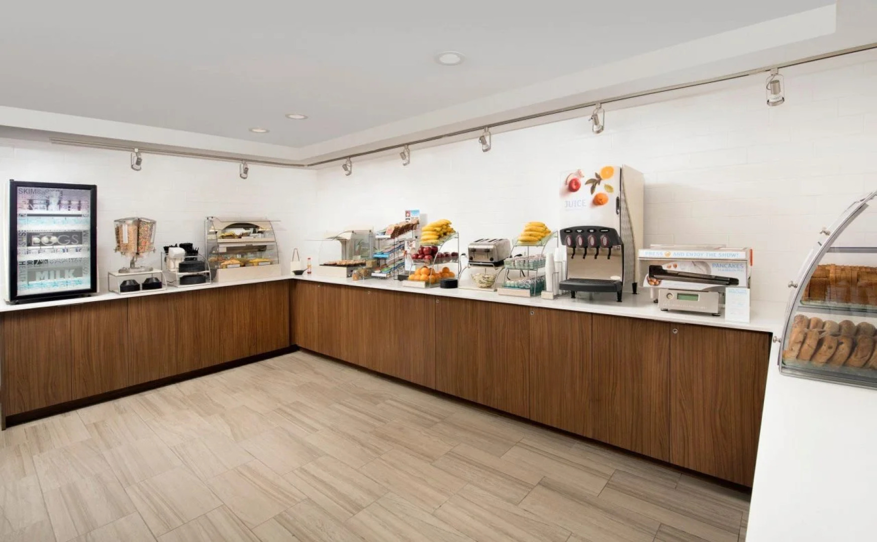 Holiday Inn Express & Suites Baltimore - BWI Airport North by IHG