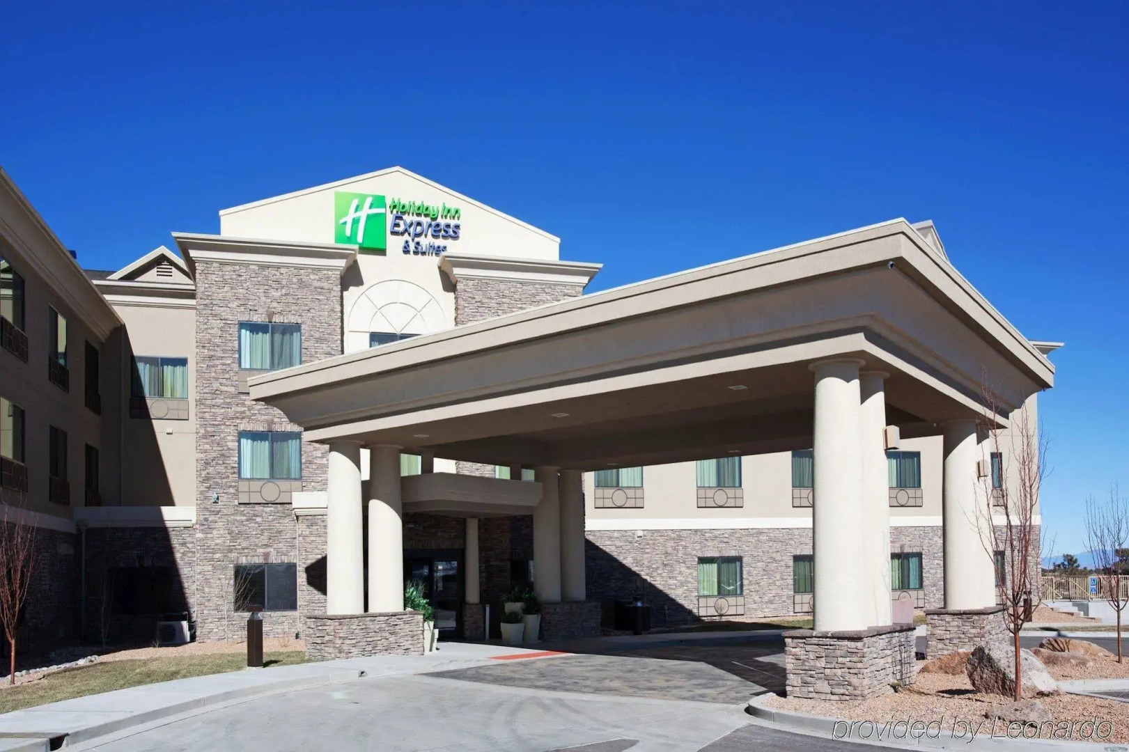 Holiday Inn Express and Suites Los Alamos Entrada Park