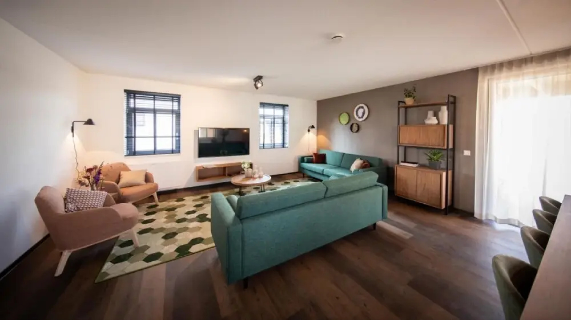 Luxe 8p in Thorn With 4 Bedrooms and 3 Bathrooms