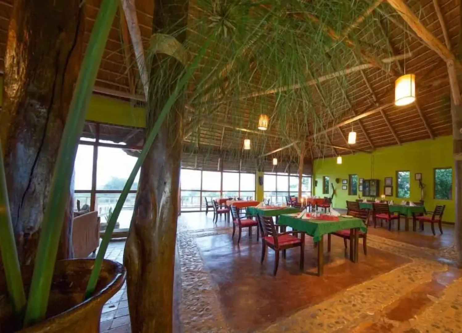 Ihamba Lakeside Safari Lodge