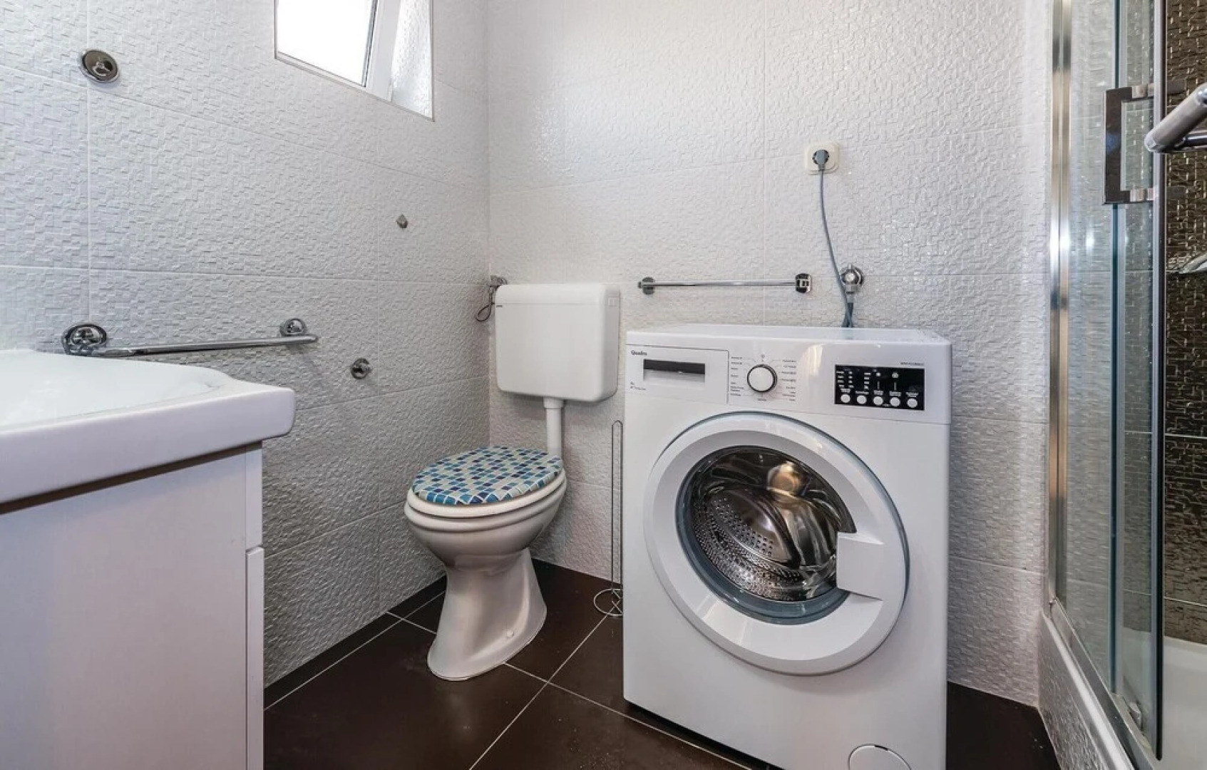 Beautiful Home in Brodarica With Wifi and 4 Bedrooms