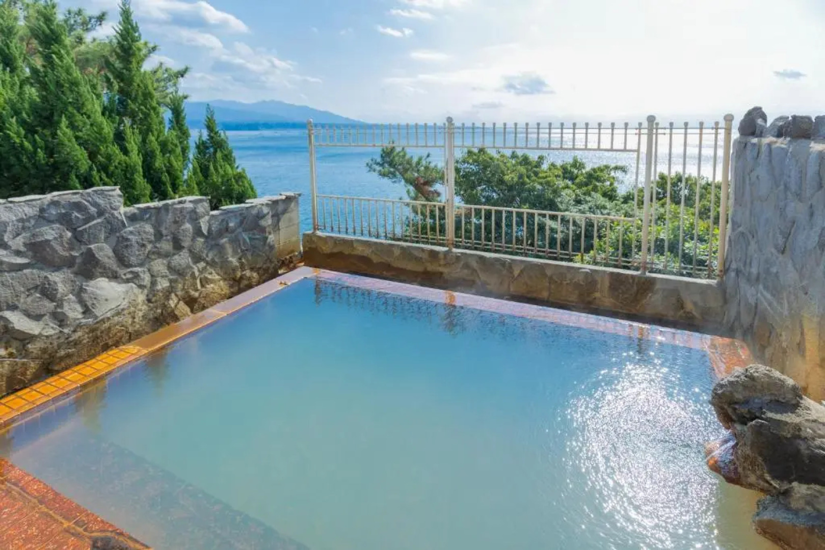 Sakurajima Seaside Hotel