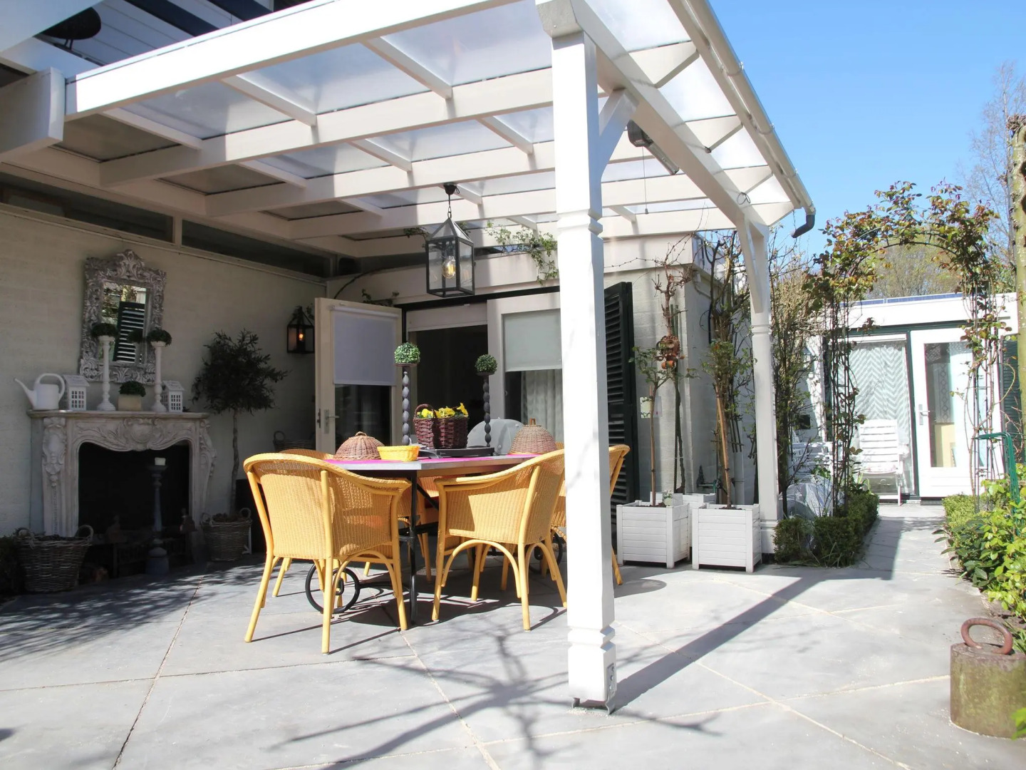 Welcoming Holiday Home in Heiloo with Sunlit Terrace