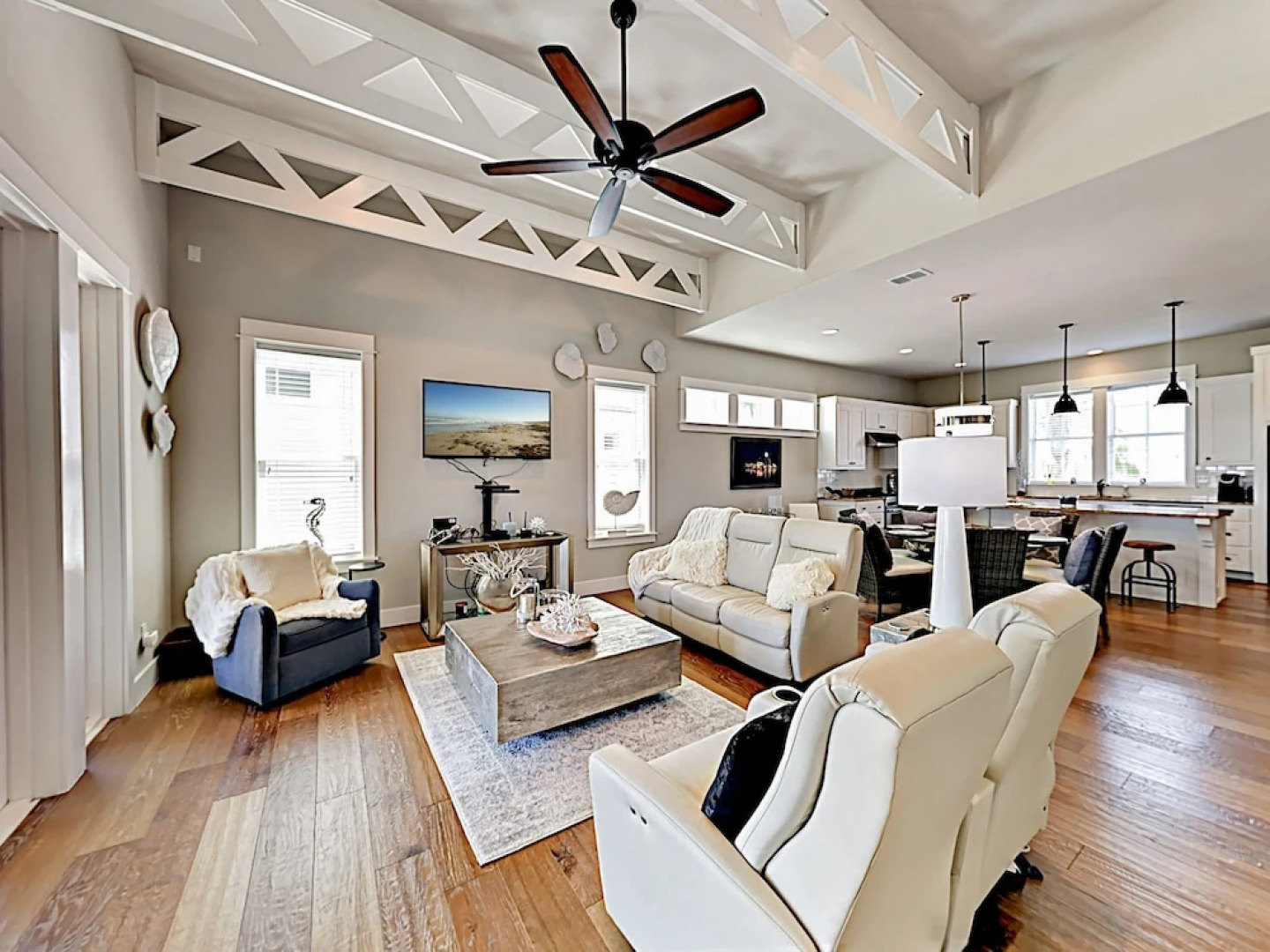 Luxe Waterfront - 3 Br Home