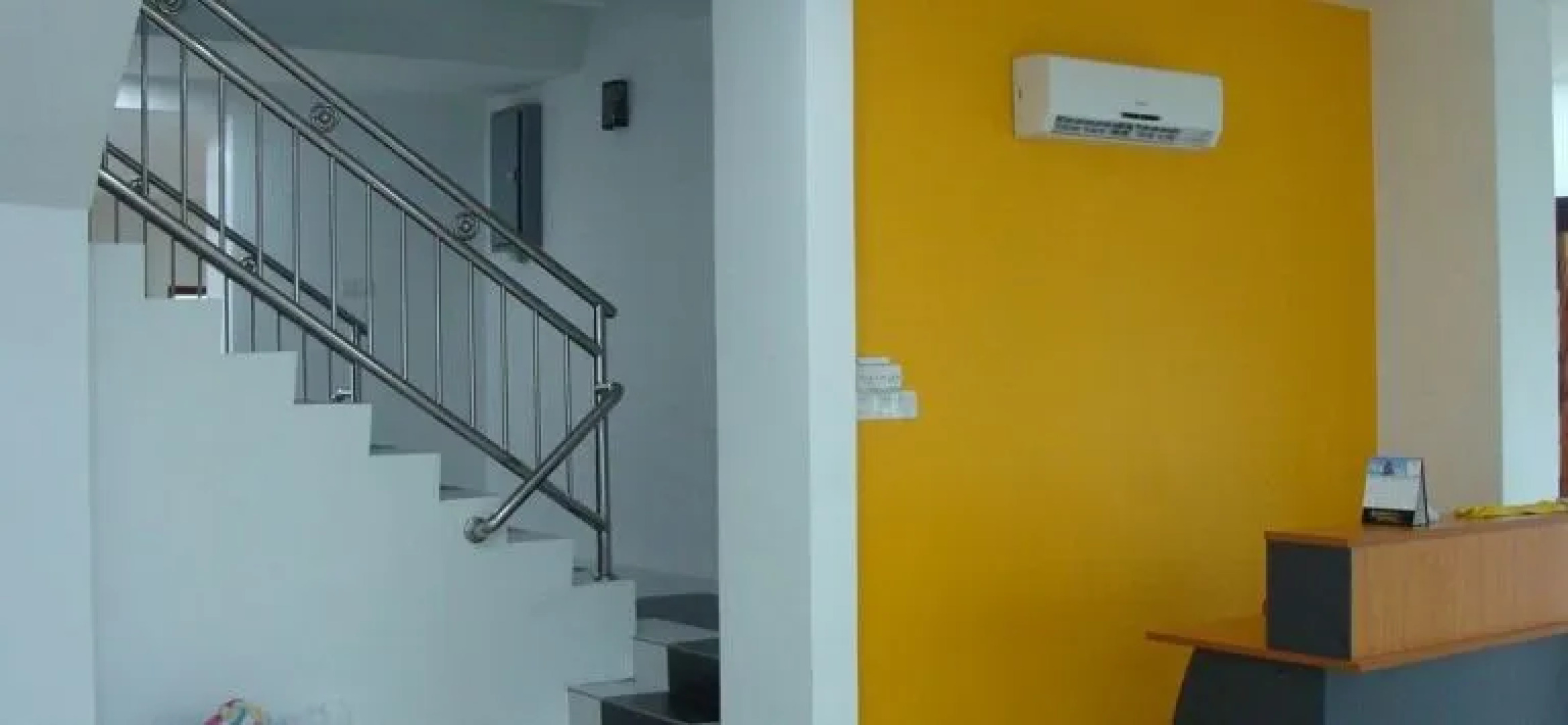 White House Homestay