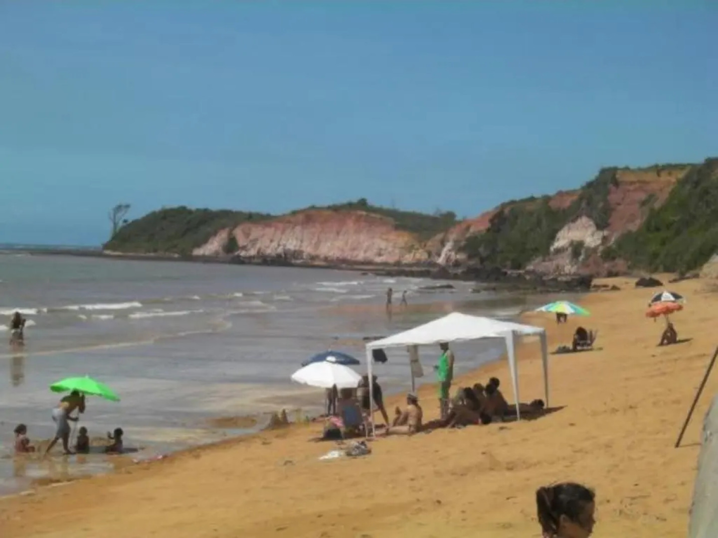 Casa de praia de frente para o mar com piscina