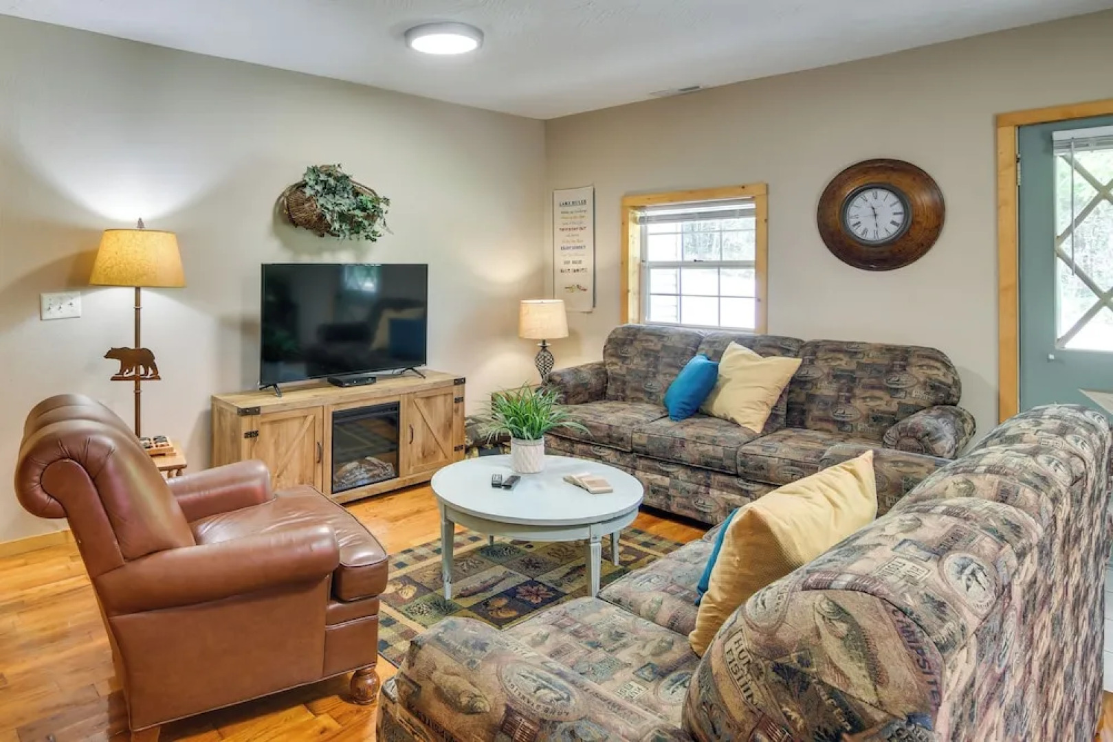 Bull Shoals Lake Home w/ Porch - Steps to Water!