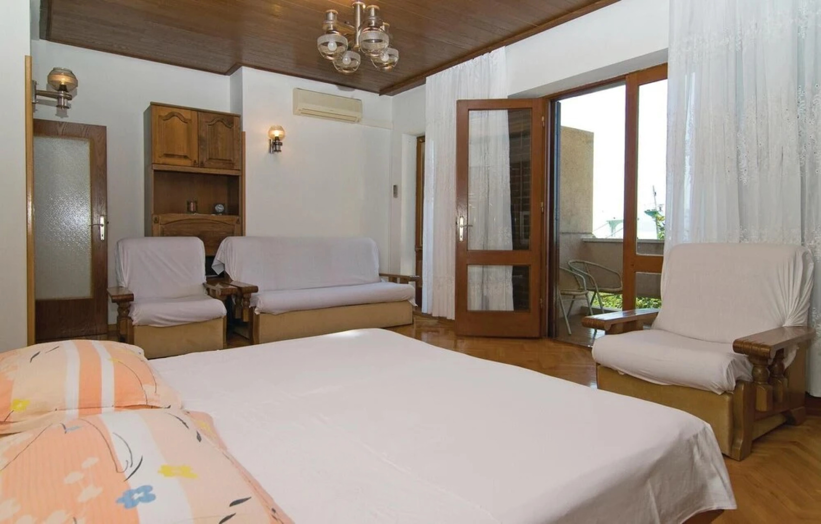 Beautiful Apartment in Krilo Jesenice With 3 Bedrooms