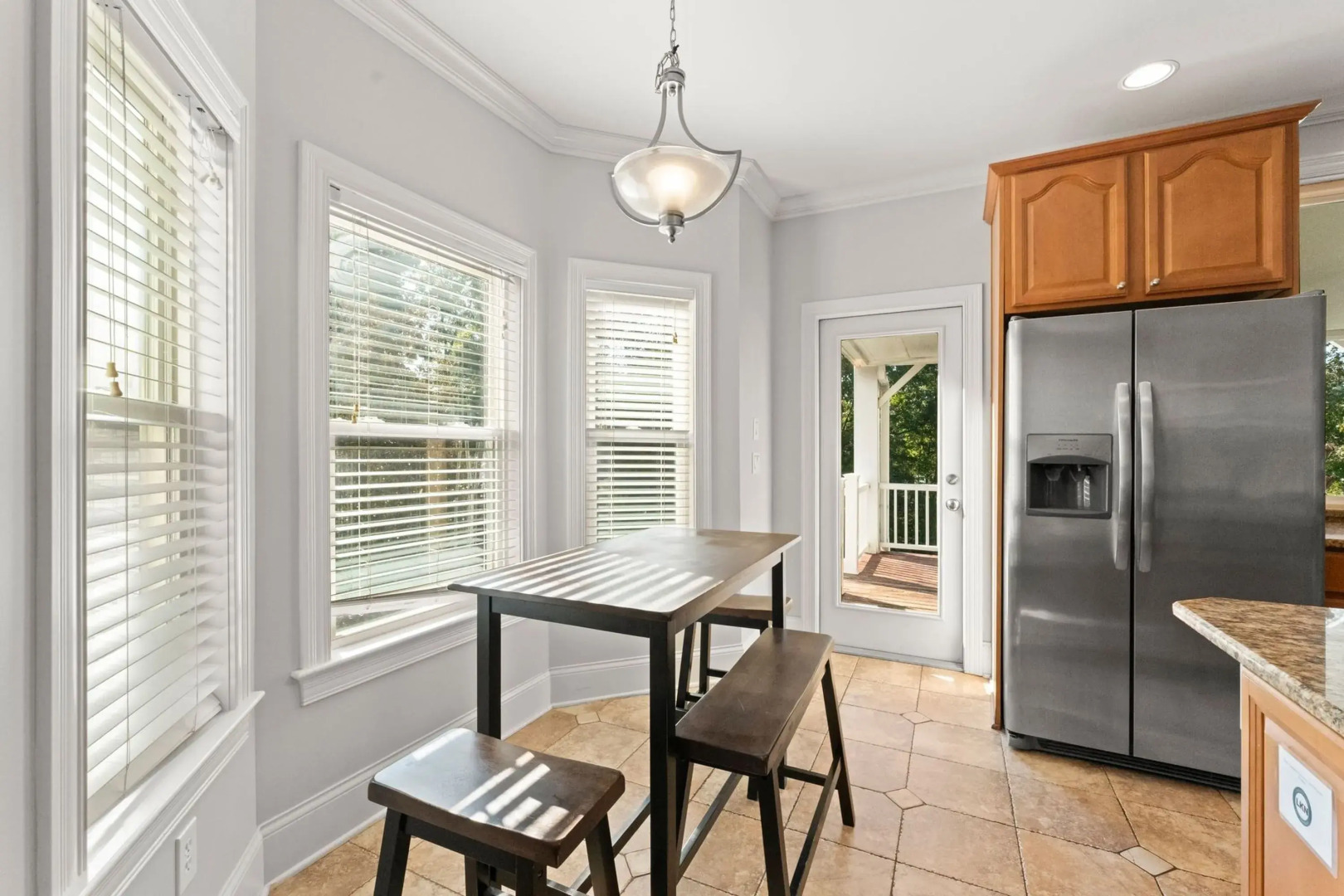 Lakefront 6bdr, Priv Dock, Game Room, Firepit Jake's Lake House by Avantstay