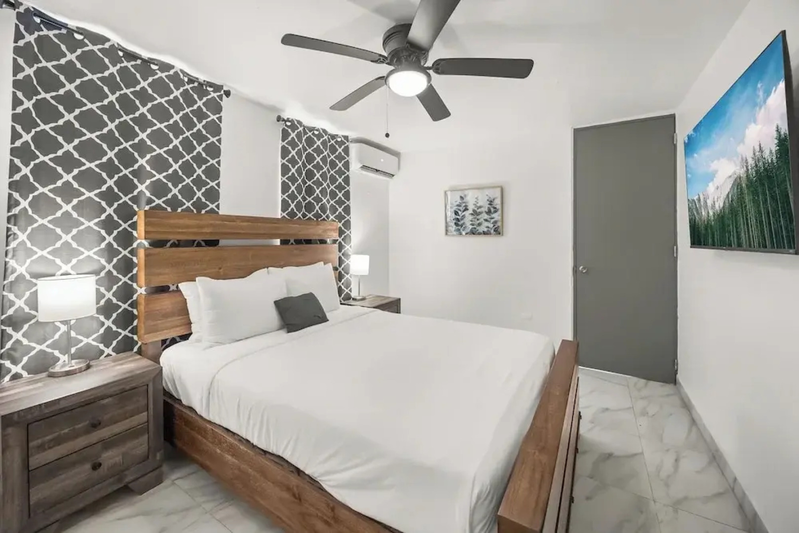 Private Pool Near the Beach Pet Friendly