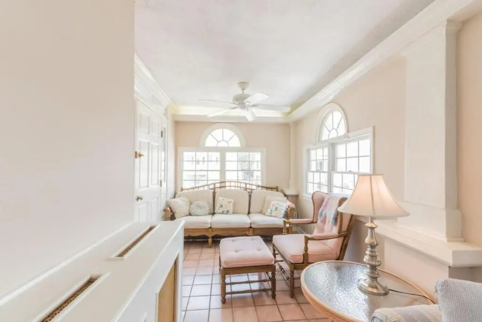 Beach Block 7 bdrms Parking Patio and Sunroom