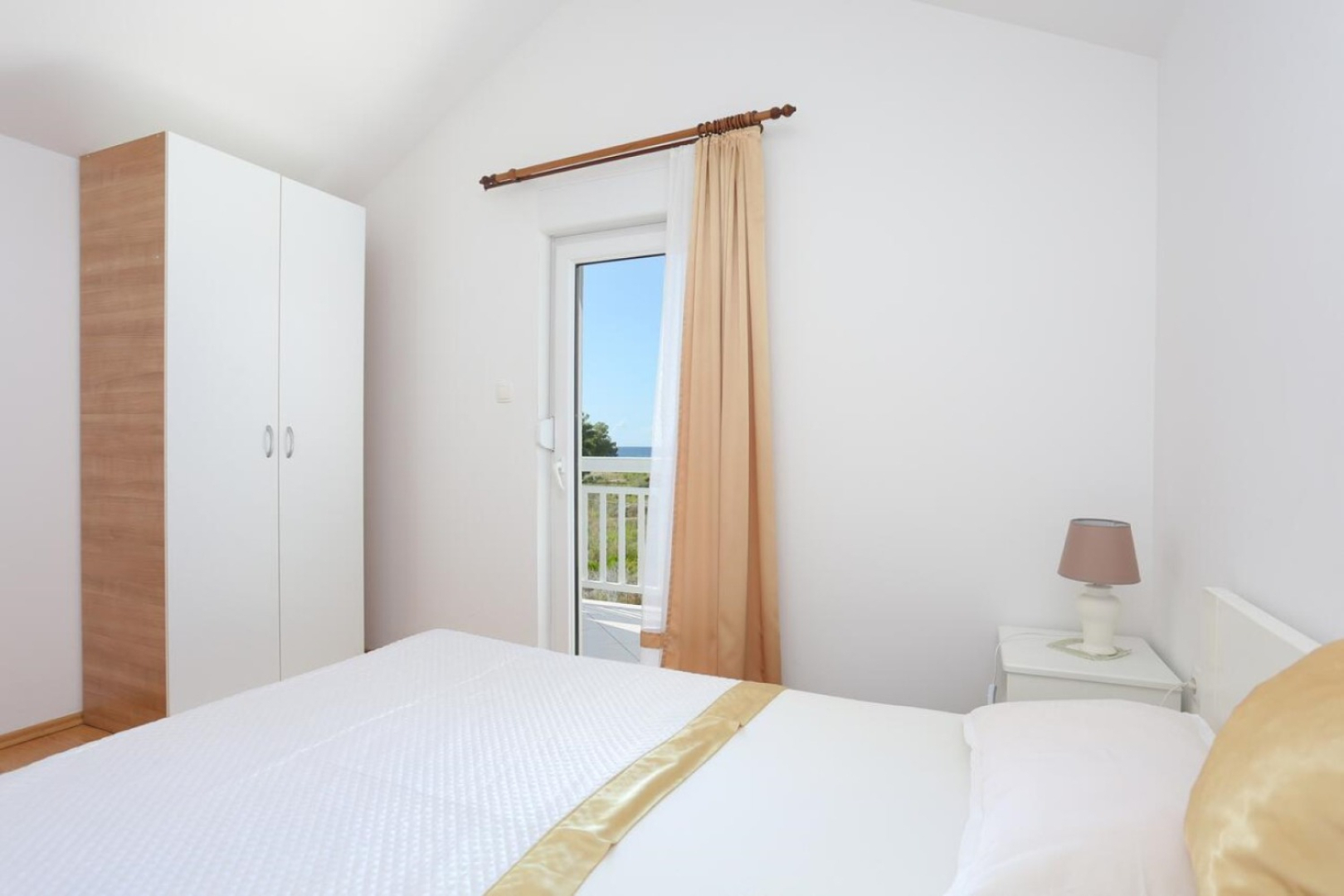 Apartment Lias 2 - with restaurant: A10 drugi kat Rogoznica, Riviera Sibenik