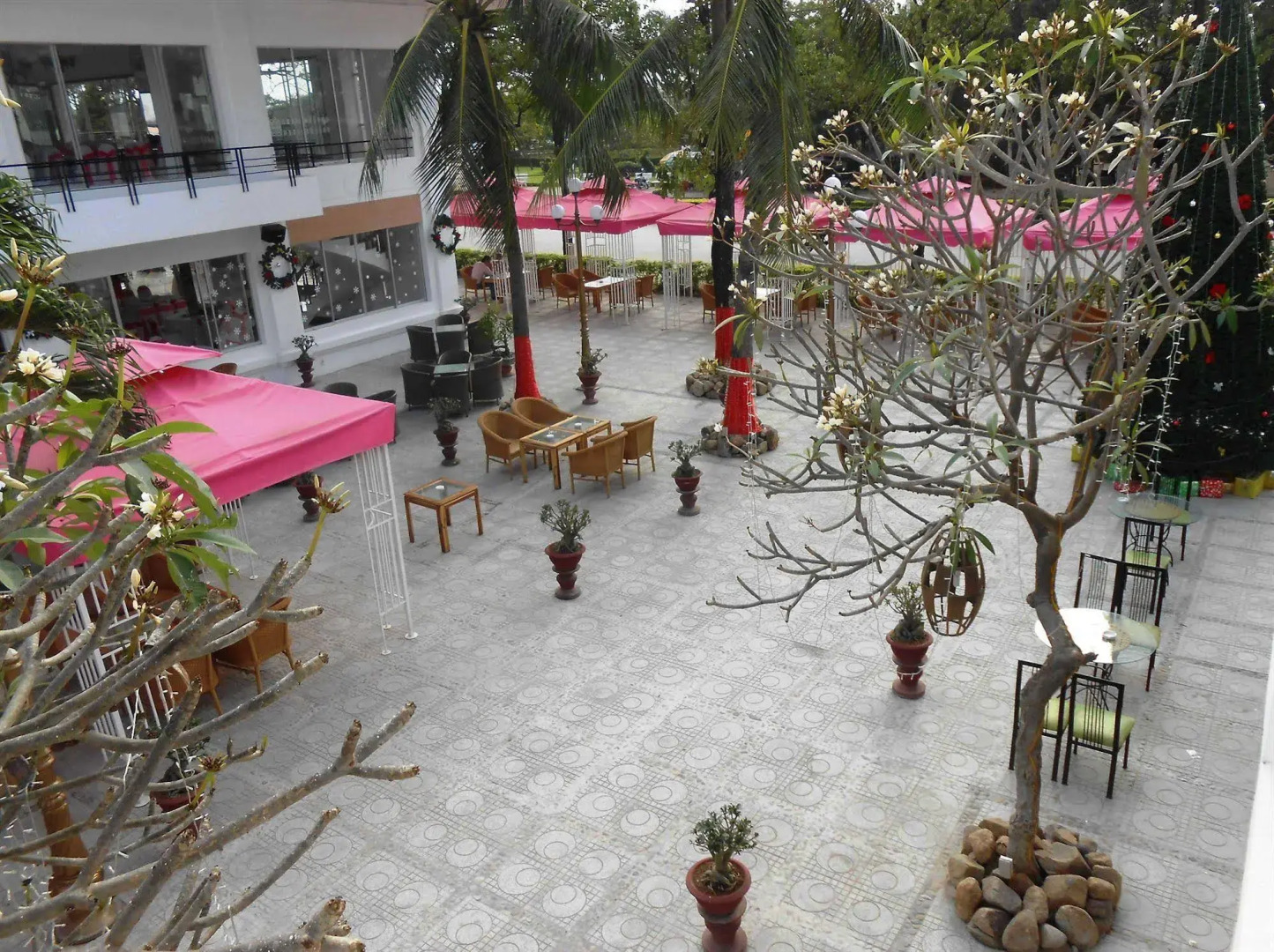 Yasaka Huong Sen Restaurant & Hotel