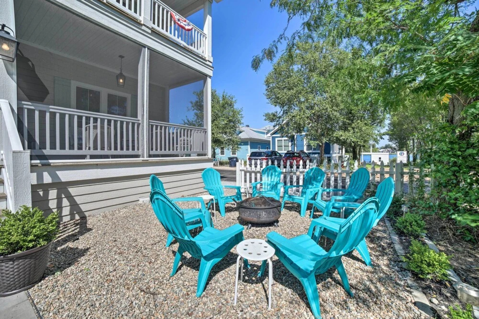 Bright & Airy Home: Chef's Kitchen & Pro Decor!